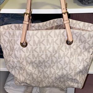 Michael Kors Vanilla Purse